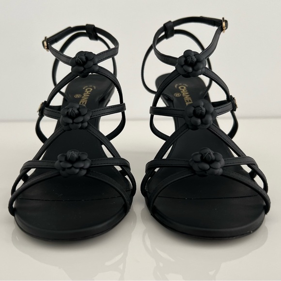 CHANEL 23C BLACK LEATHER CAMELLIA SANDALS SIZE IT 37.5 / US 7.5 NIB! - Picture 10 of 17